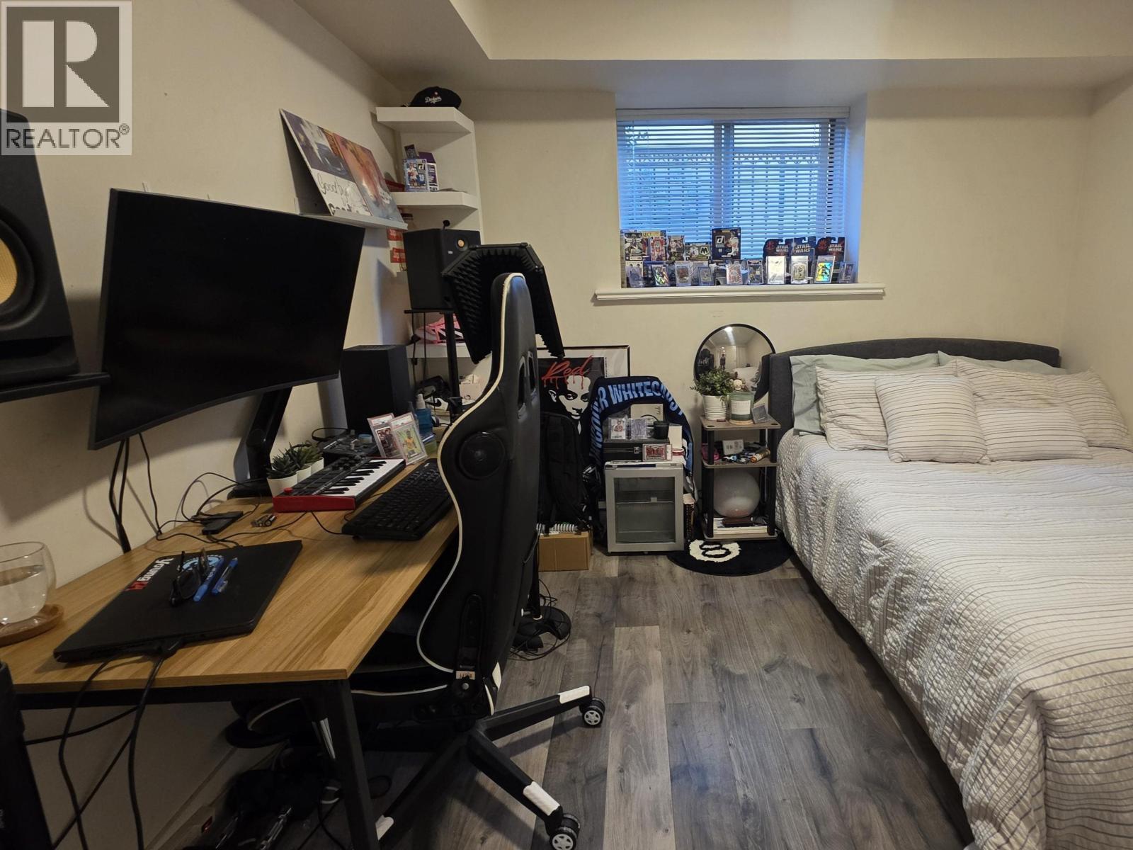 665 W 15th Street, North Vancouver, British Columbia  V7M 1T1 - Photo 21 - R3068716