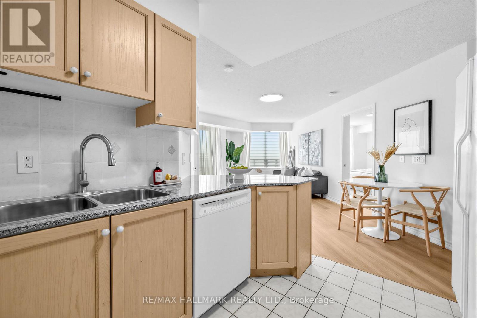 211 - 1730 Eglinton Avenue E, Toronto (Victoria Village), Ontario  M4A 1J7 - Photo 16 - C12893234