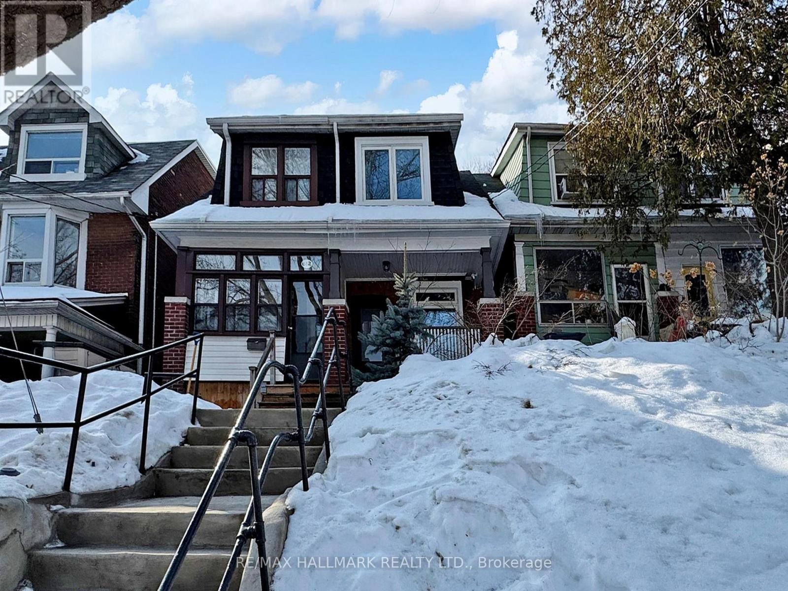 <div class="slider-price">$849,000</div><p>614 Woodbine Avenue, Toronto, Ontario</p>