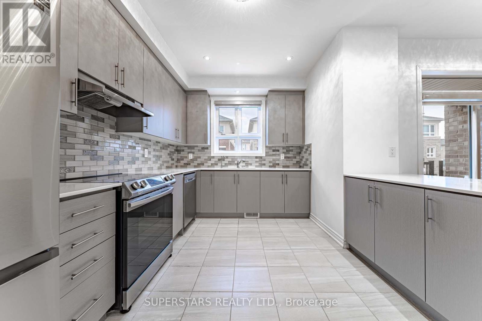 63 Massachusetts Lane, Markham, Ontario  L6E 0V6 - Photo 4 - N12893248