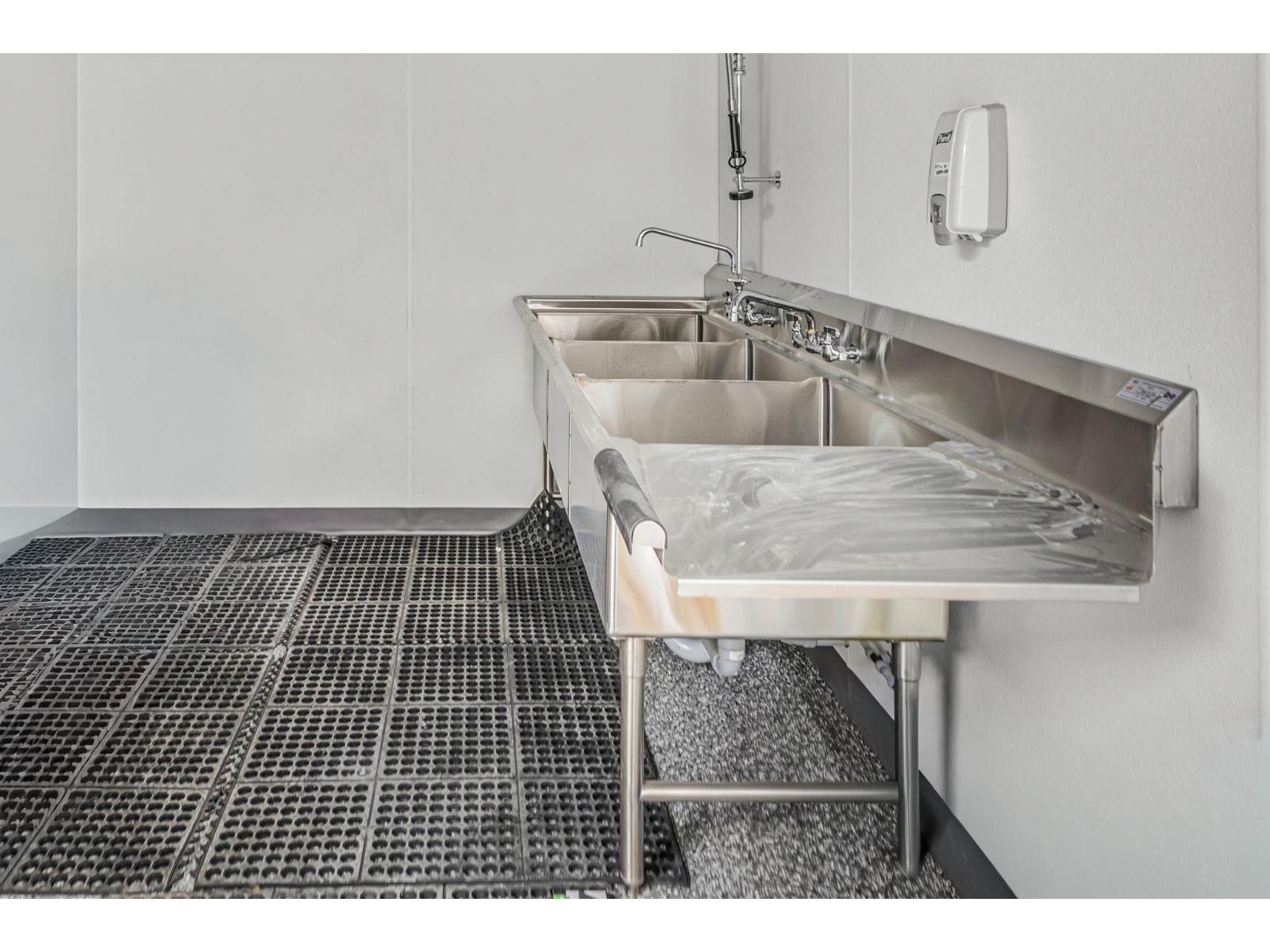 104 12889 84 Avenue, Surrey, British Columbia  V3W 0K5 - Photo 11 - C8076204