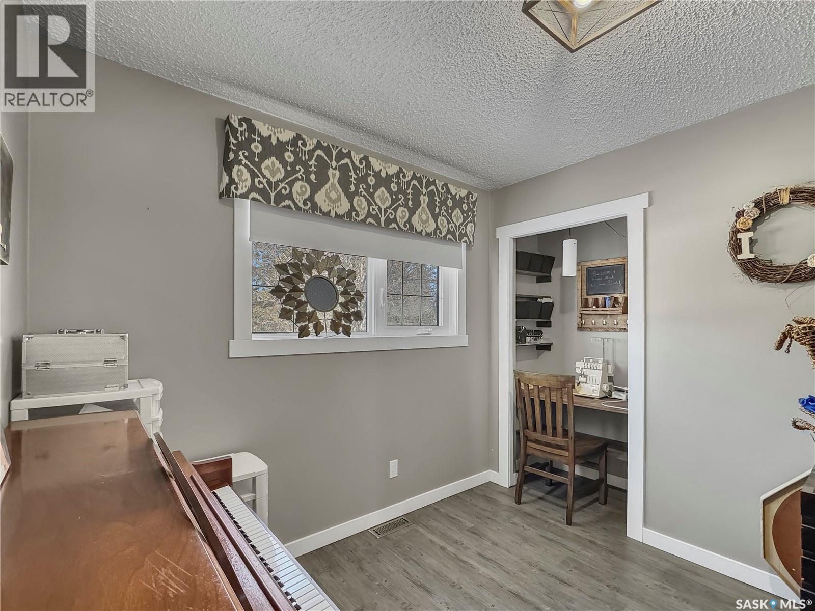 17 4th Avenue E, Neilburg, Saskatchewan  S0M 2C0 - Photo 10 - SK030596