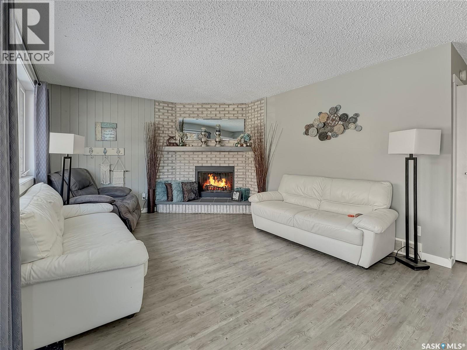 17 4th Avenue E, Neilburg, Saskatchewan  S0M 2C0 - Photo 5 - SK030596