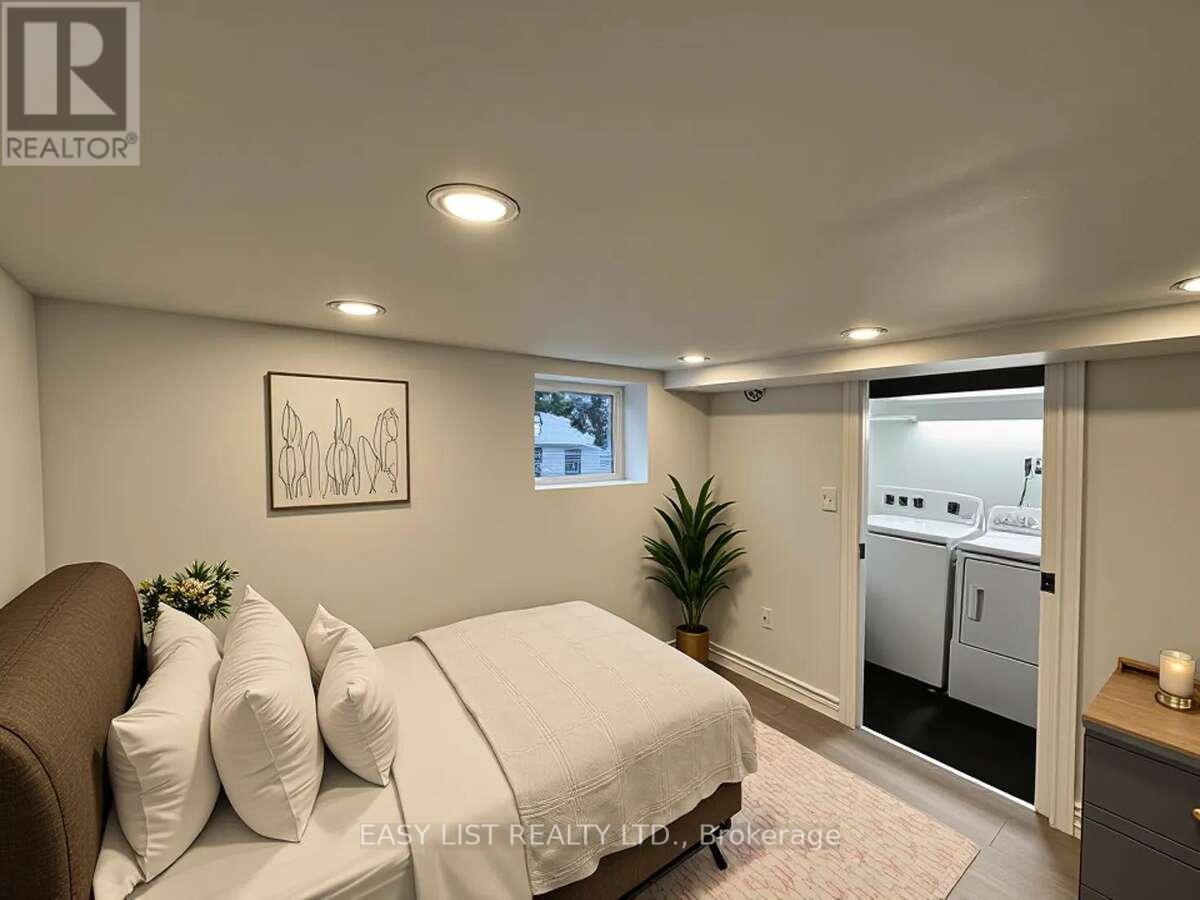 28 Inverleigh Drive, Toronto, Ontario  M8Y 3E3 - Photo 26 - W12863854