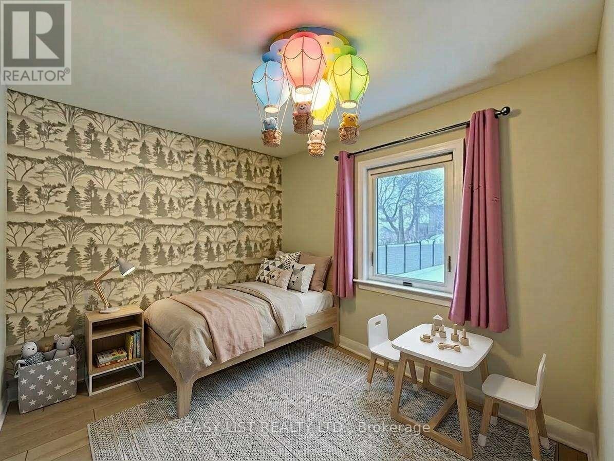 28 Inverleigh Drive, Toronto, Ontario  M8Y 3E3 - Photo 9 - W12863854