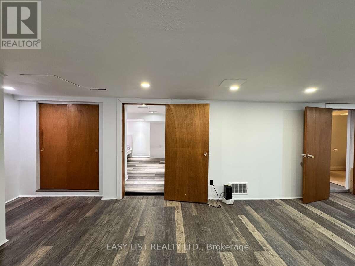 28 Inverleigh Drive, Toronto, Ontario  M8Y 3E3 - Photo 21 - W12863854