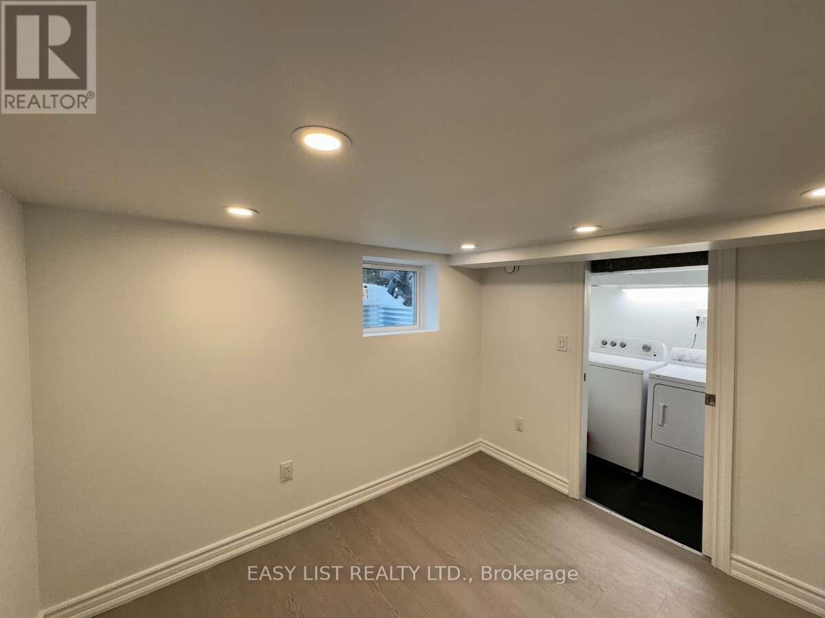 28 Inverleigh Drive, Toronto, Ontario  M8Y 3E3 - Photo 25 - W12863854