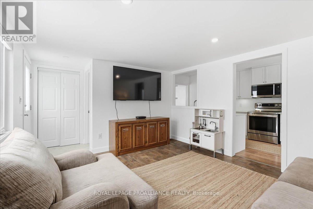 28 Fairway Avenue, Belleville, Ontario  K8N 4B3 - Photo 11 - X12893318