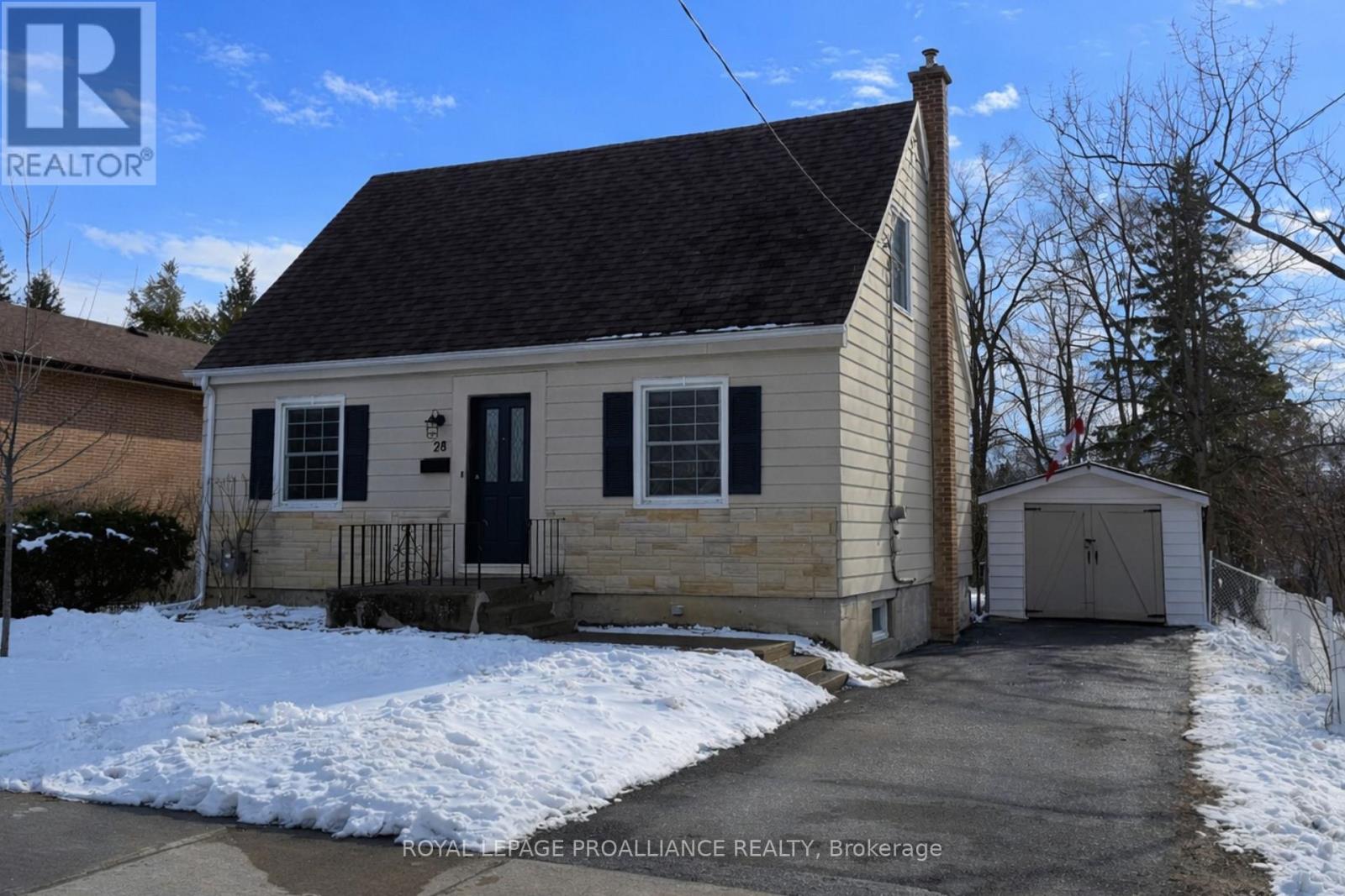 28 Fairway Avenue, Belleville, Ontario  K8N 4B3 - Photo 2 - X12893318