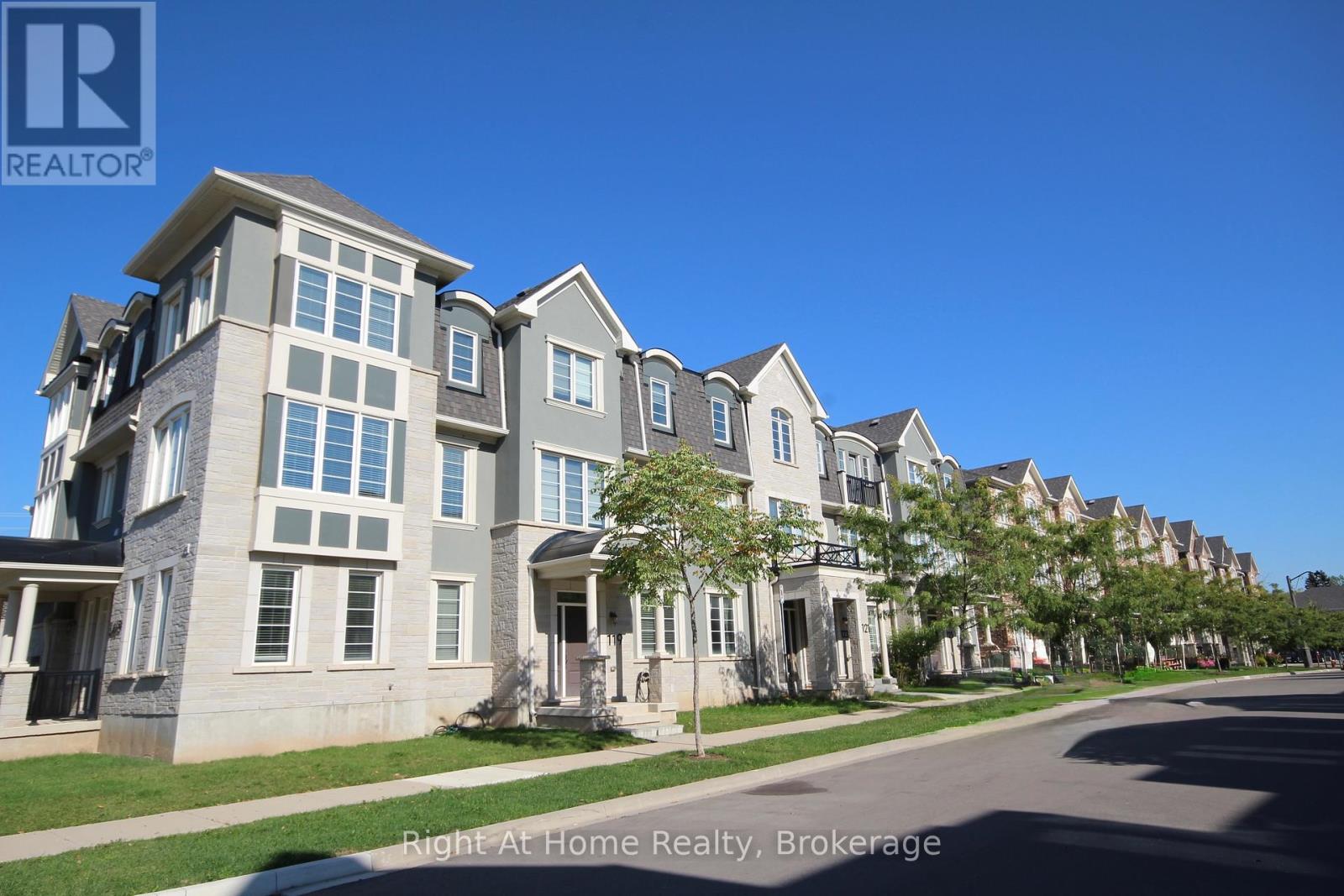 119 Stork Street, Oakville, Ontario  L6H 7C8 - Photo 2 - W12441085