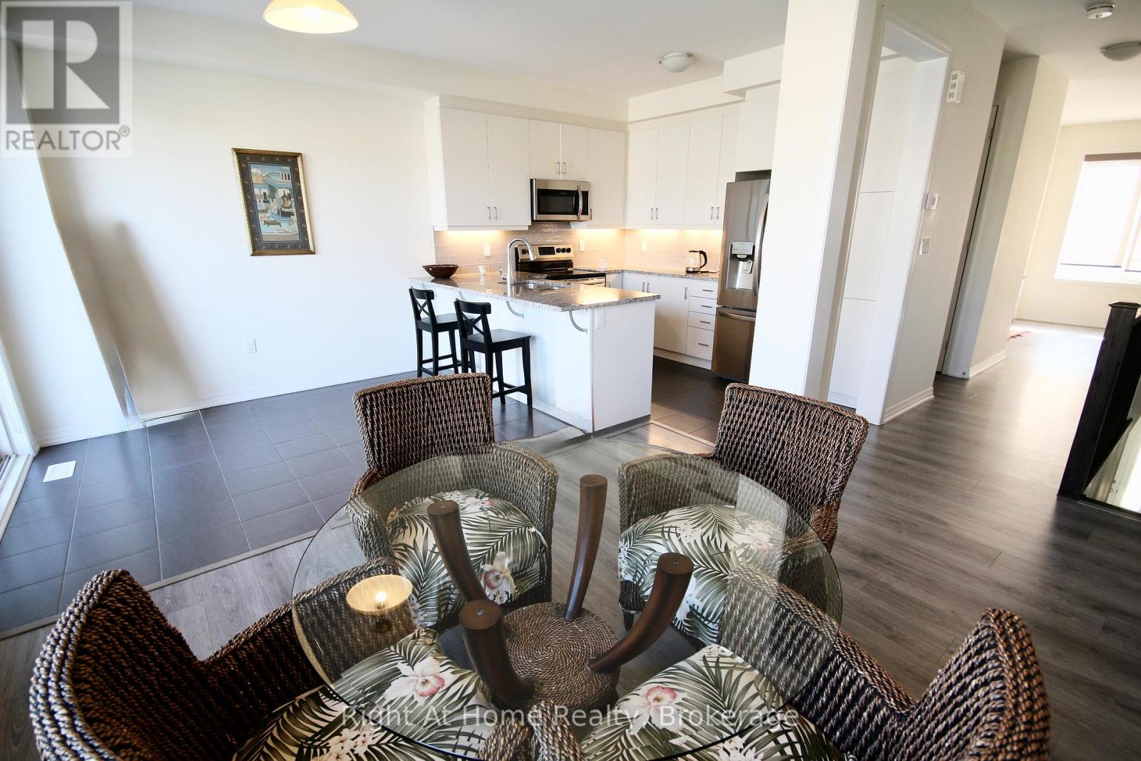 119 Stork Street, Oakville, Ontario  L6H 7C8 - Photo 11 - W12441085