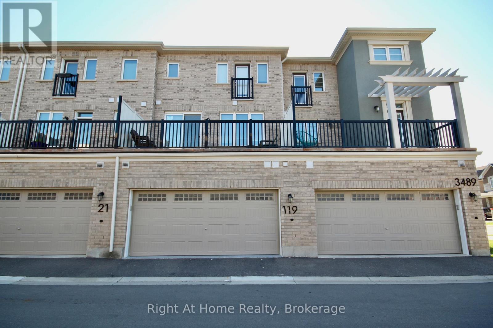 119 Stork Street, Oakville, Ontario  L6H 7C8 - Photo 4 - W12441085