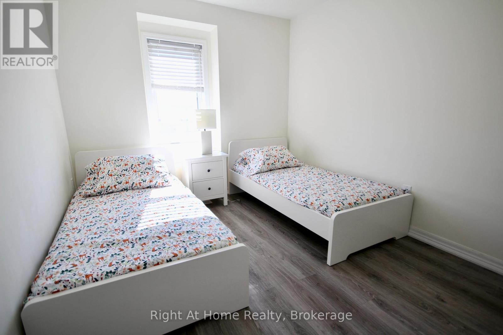 119 Stork Street, Oakville, Ontario  L6H 7C8 - Photo 27 - W12441085