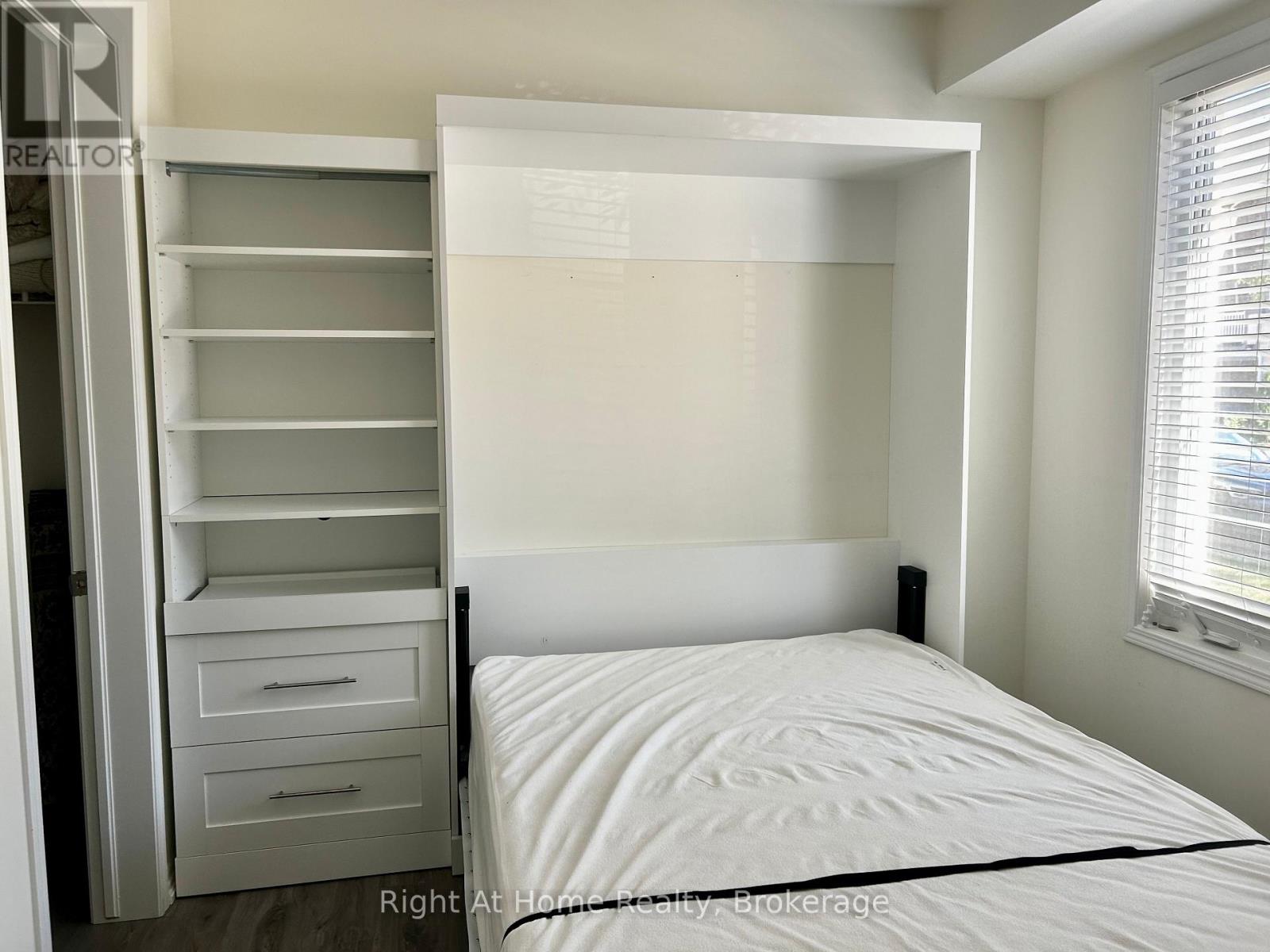 119 Stork Street, Oakville, Ontario  L6H 7C8 - Photo 8 - W12441085