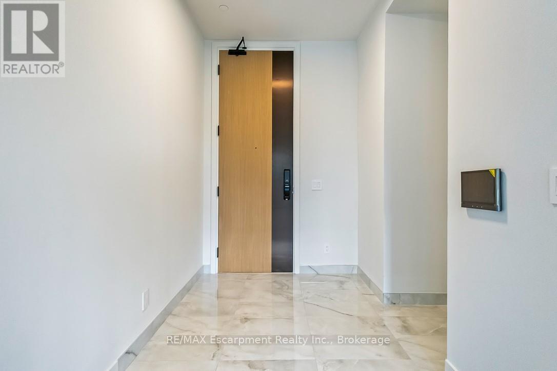 201 - 123 Maurice Drive, Oakville, Ontario  L6K 2W6 - Photo 10 - W12883416