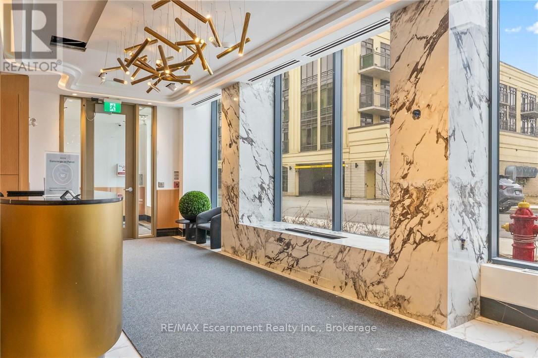 201 - 123 Maurice Drive, Oakville, Ontario  L6K 2W6 - Photo 5 - W12883416