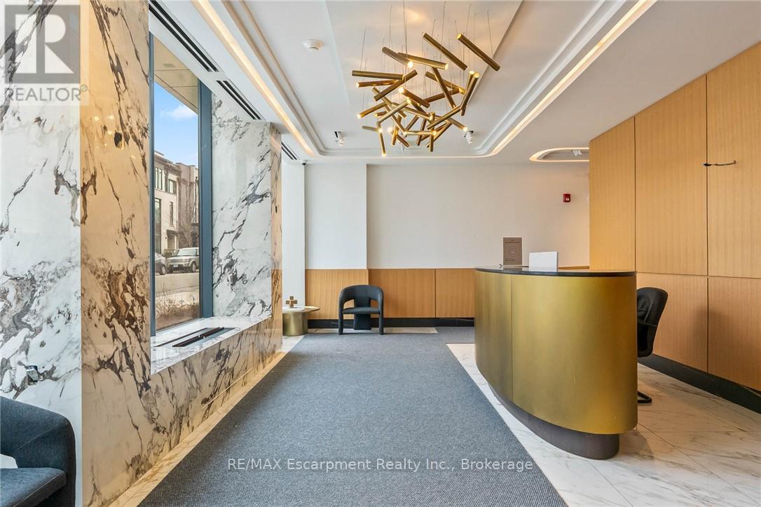 201 - 123 Maurice Drive, Oakville, Ontario  L6K 2W6 - Photo 4 - W12883416