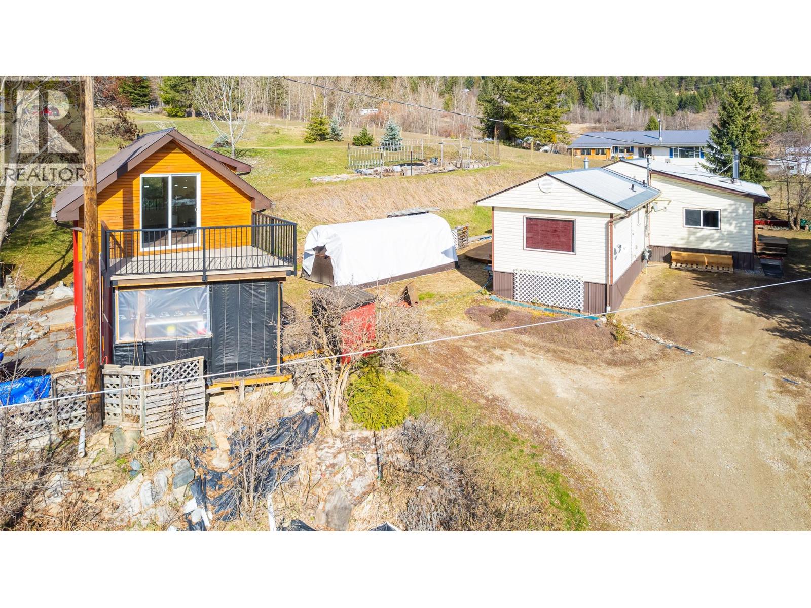 820 Packing Shed Road, Wynndel, British Columbia  V0B 2N2 - Photo 1 - 10379740