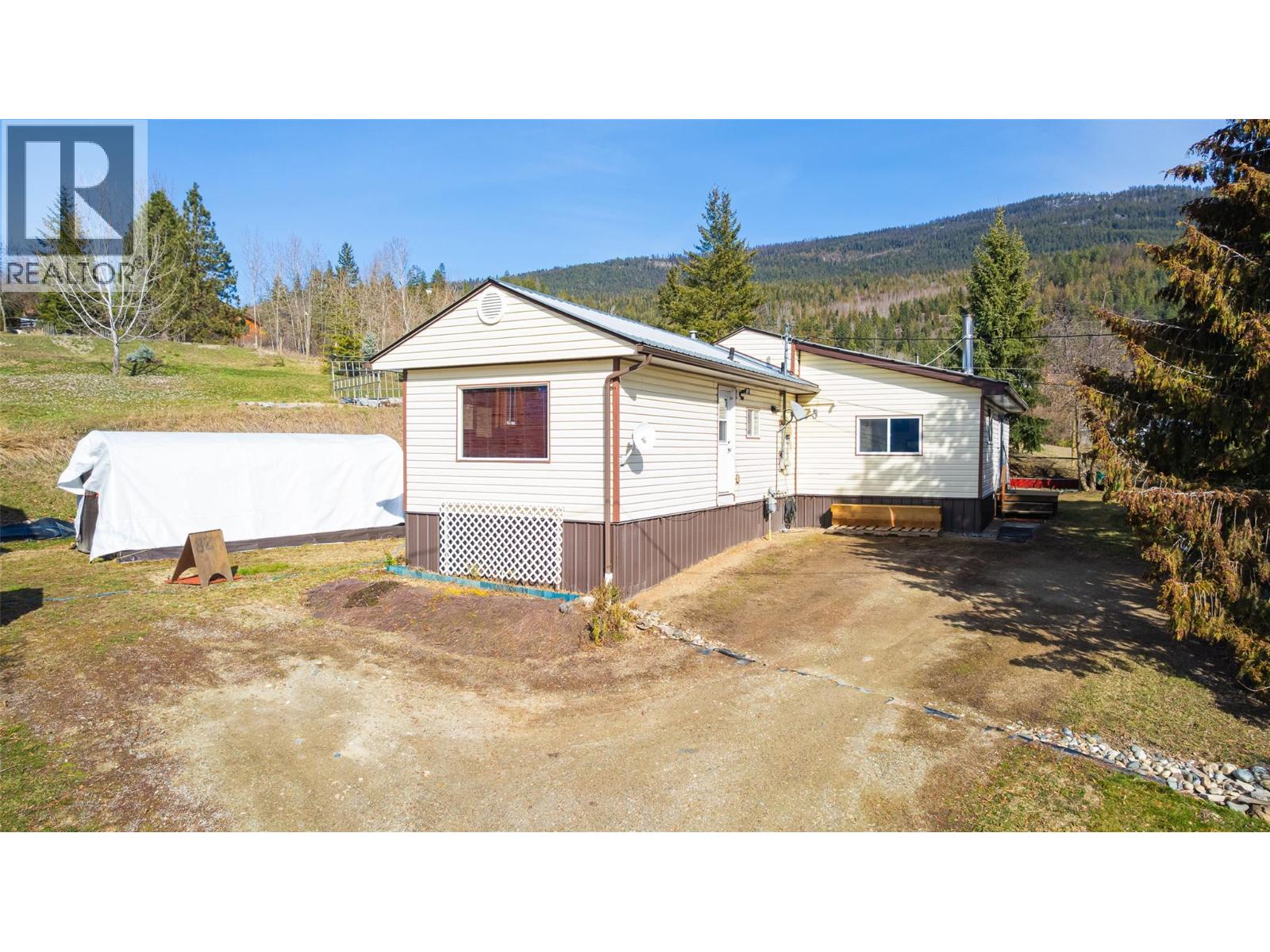 820 Packing Shed Road, Wynndel, British Columbia  V0B 2N2 - Photo 2 - 10379740