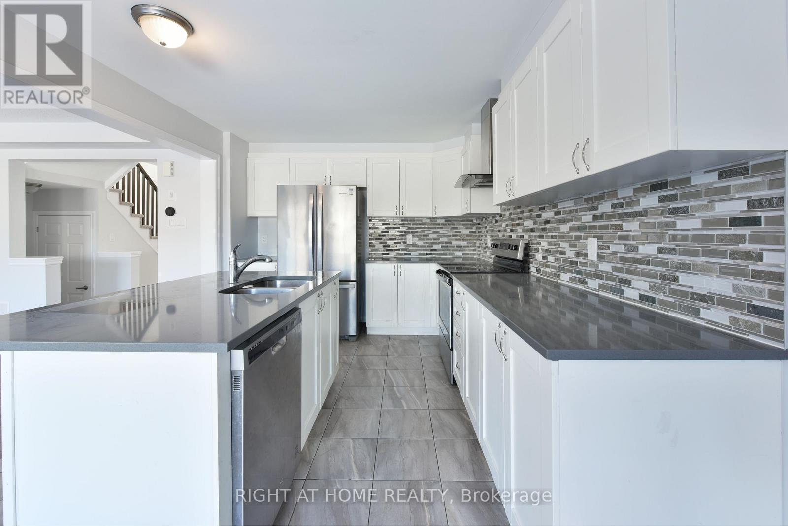 598 Malahat Way, Ottawa, Ontario  K2V 0J7 - Photo 10 - X12893468