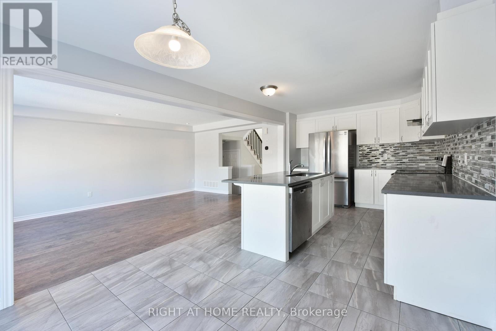 598 Malahat Way, Ottawa, Ontario  K2V 0J7 - Photo 11 - X12893468