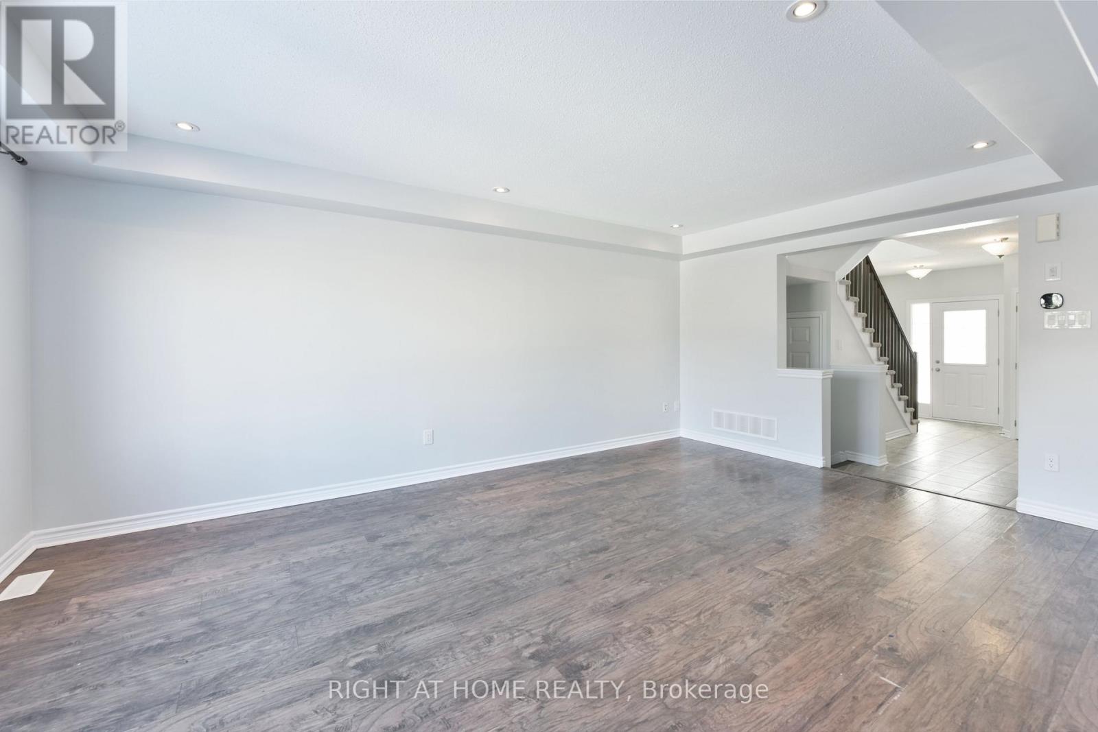 598 Malahat Way, Ottawa, Ontario  K2V 0J7 - Photo 12 - X12893468