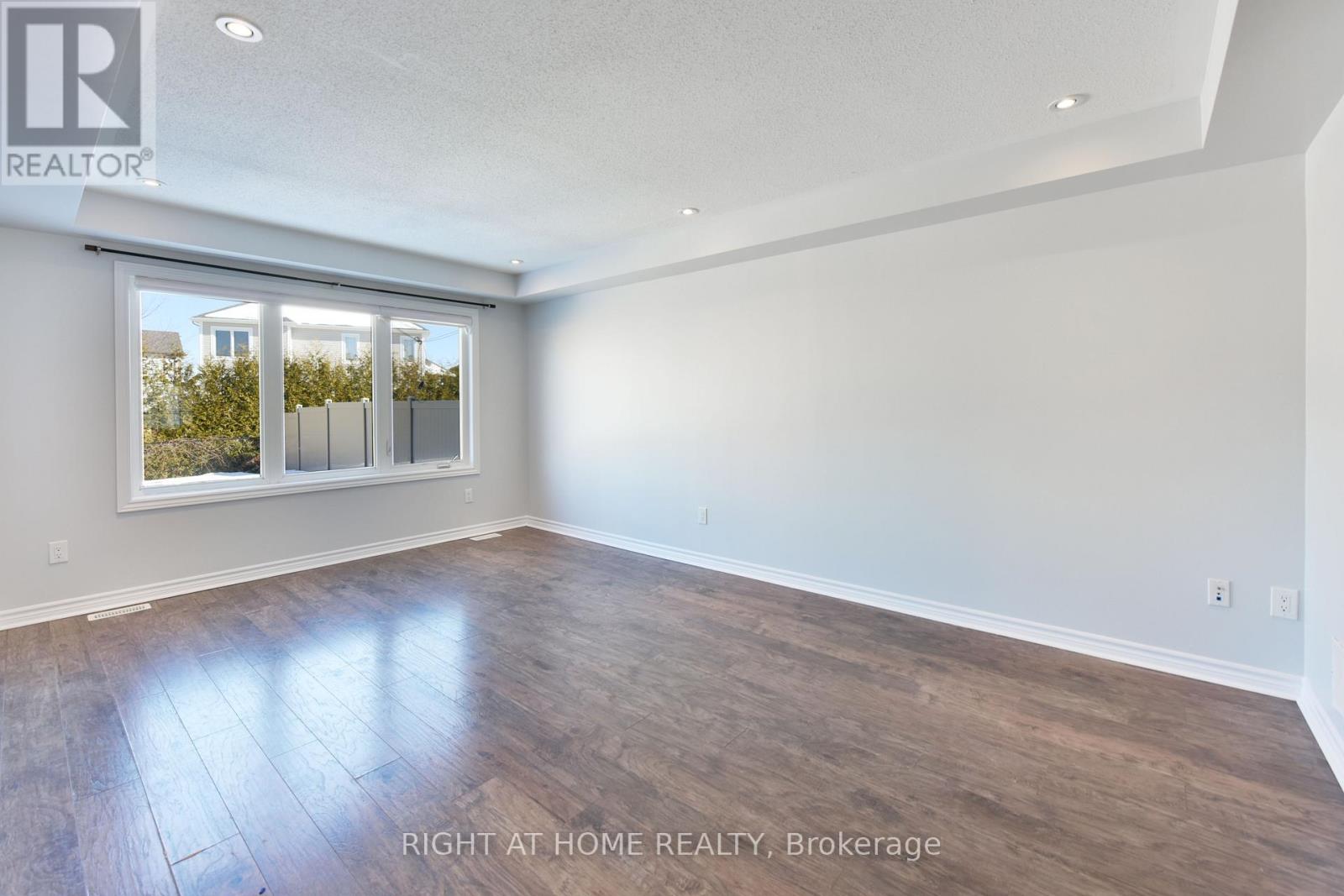 598 Malahat Way, Ottawa, Ontario  K2V 0J7 - Photo 6 - X12893468