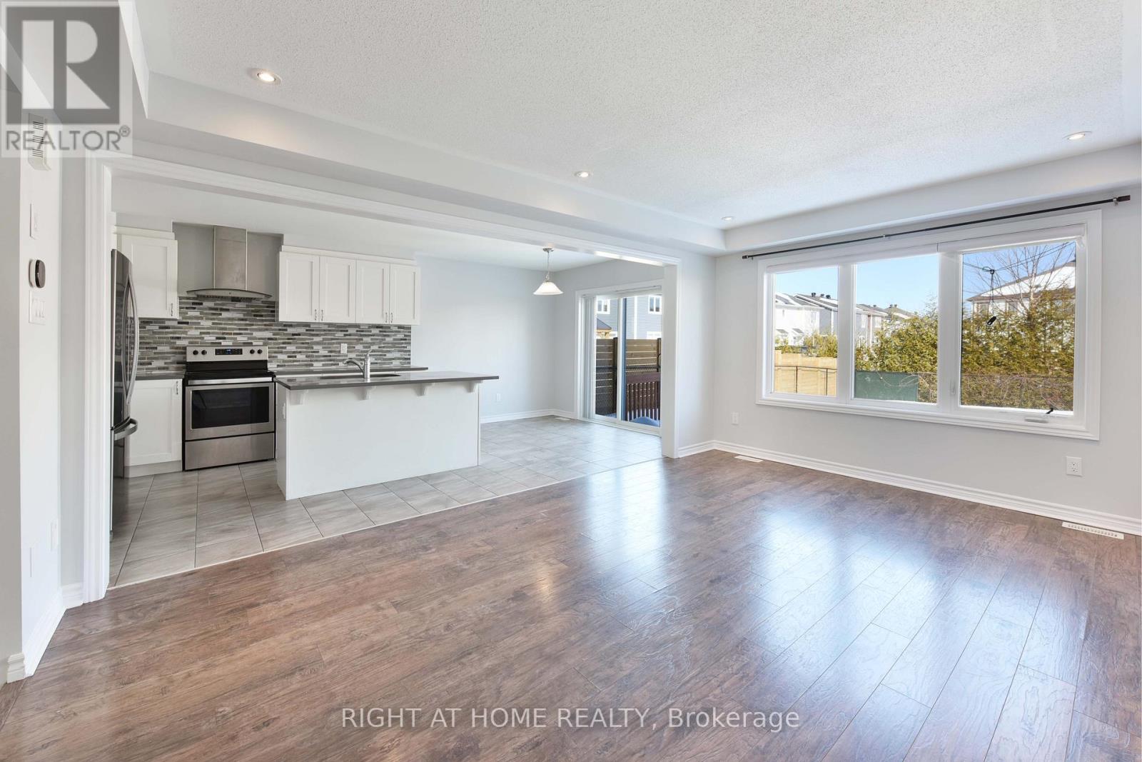 598 Malahat Way, Ottawa, Ontario  K2V 0J7 - Photo 7 - X12893468