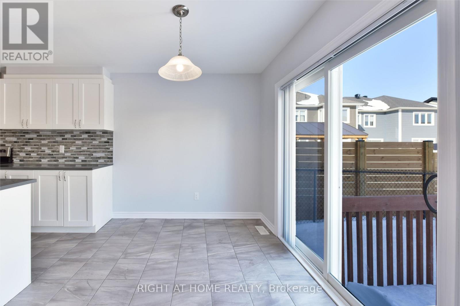 598 Malahat Way, Ottawa, Ontario  K2V 0J7 - Photo 9 - X12893468