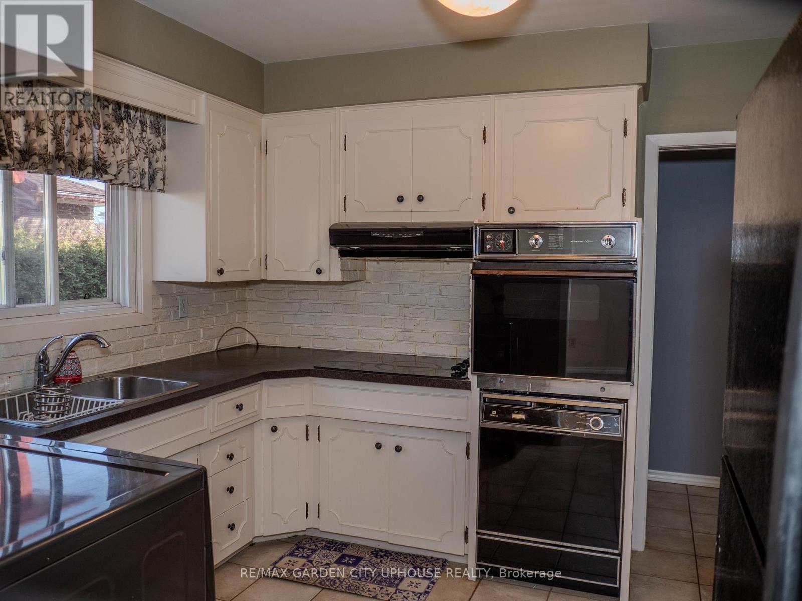 4430 Dovewood Drive, Niagara Falls (Morrison), Ontario  L2E 6M1 - Photo 4 - X12893402