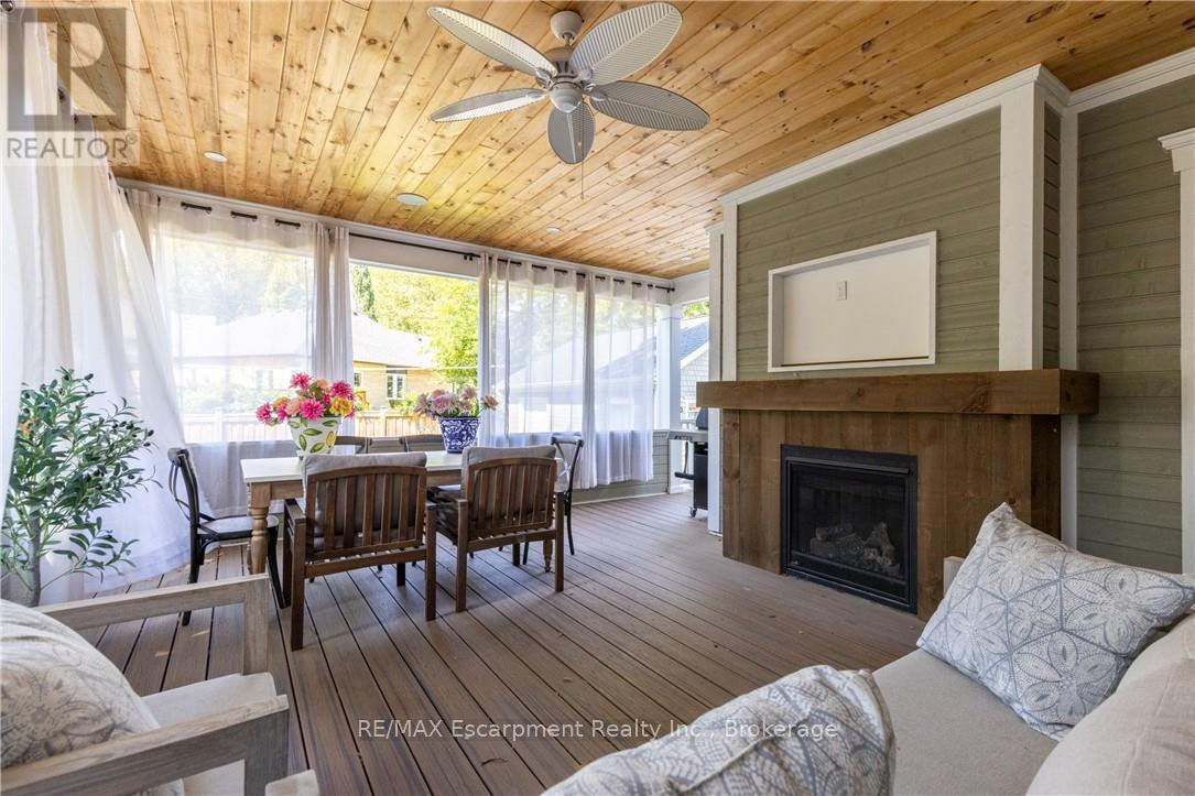 2195 Courtland Drive, Burlington (Brant), Ontario  L7R 1S2 - Photo 18 - W12893276