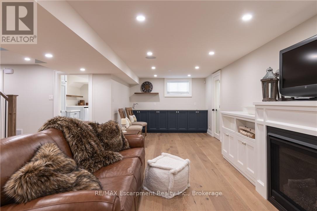 2195 Courtland Drive, Burlington (Brant), Ontario  L7R 1S2 - Photo 20 - W12893276