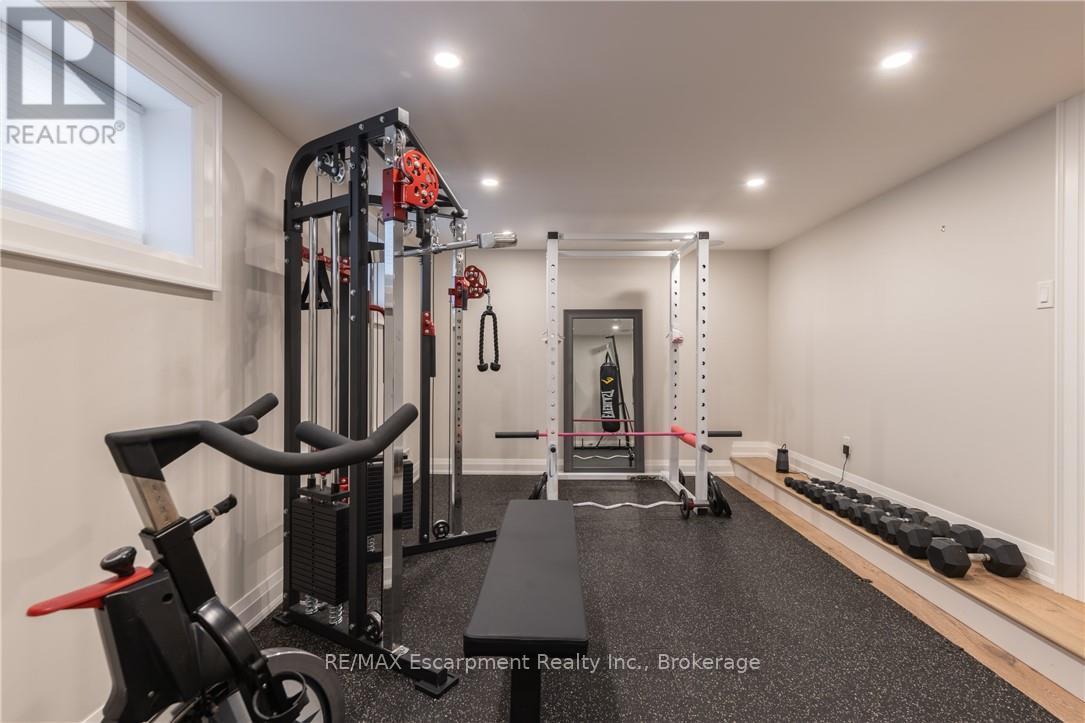 2195 Courtland Drive, Burlington (Brant), Ontario  L7R 1S2 - Photo 25 - W12893276