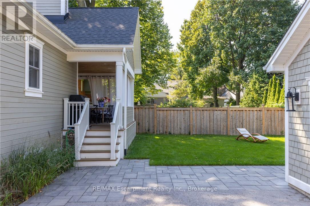 2195 Courtland Drive, Burlington (Brant), Ontario  L7R 1S2 - Photo 28 - W12893276