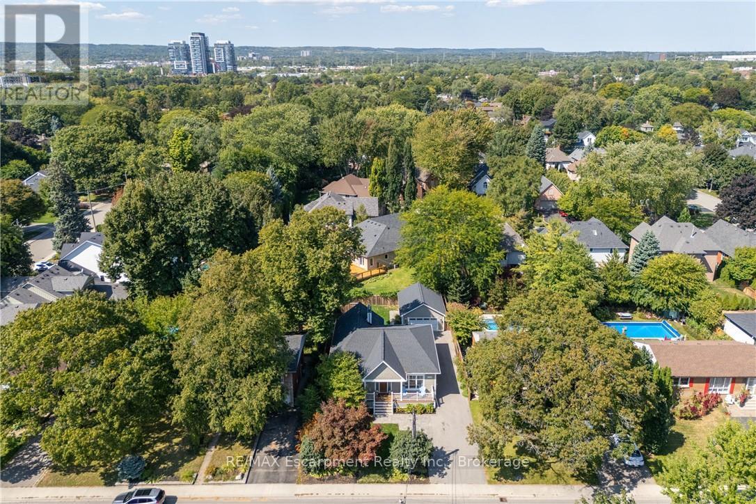 2195 Courtland Drive, Burlington (Brant), Ontario  L7R 1S2 - Photo 33 - W12893276