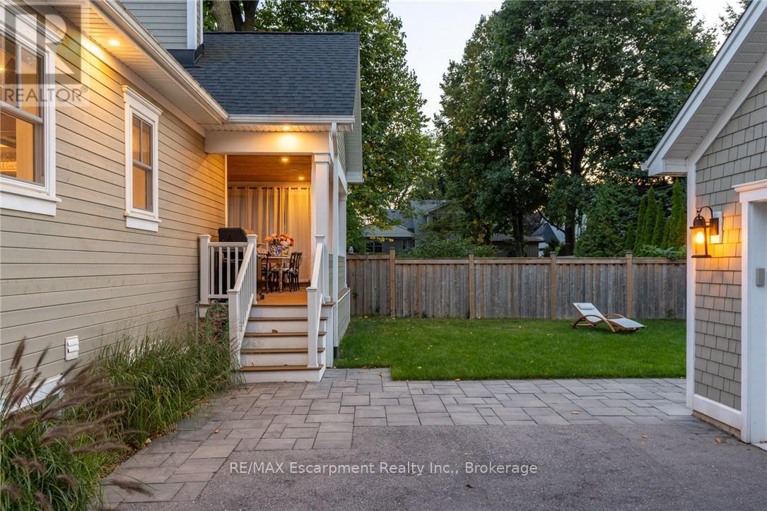 2195 Courtland Drive, Burlington (Brant), Ontario  L7R 1S2 - Photo 37 - W12893276