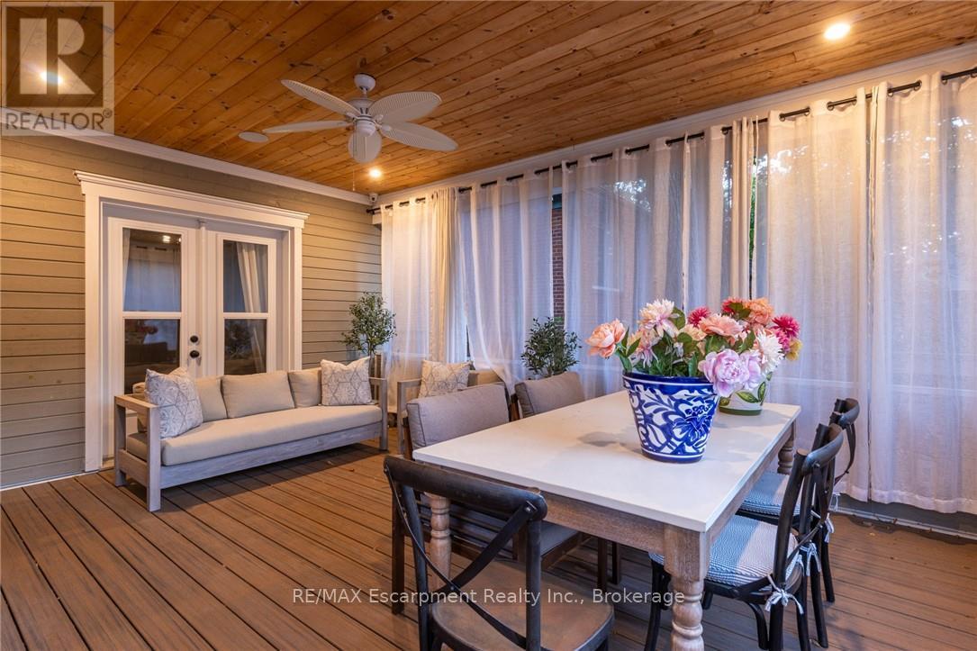 2195 Courtland Drive, Burlington (Brant), Ontario  L7R 1S2 - Photo 38 - W12893276