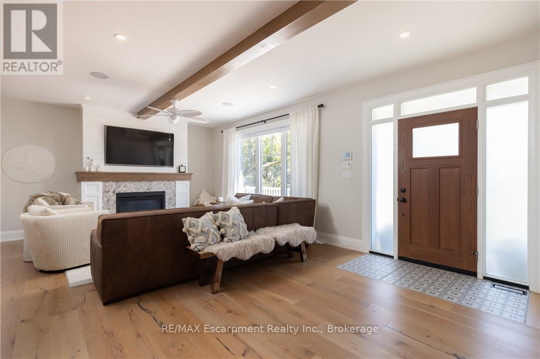 2195 Courtland Drive, Burlington (Brant), Ontario  L7R 1S2 - Photo 6 - W12893276