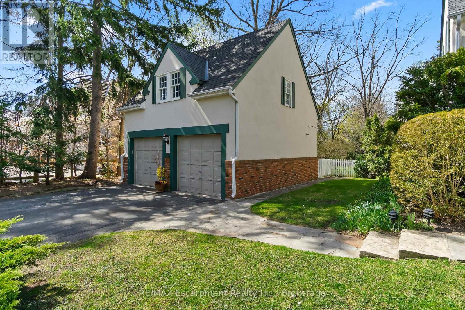 74a Howard Avenue, Oakville (Oo Old Oakville), Ontario  L6J 3Y5 - Photo 4 - W12893386