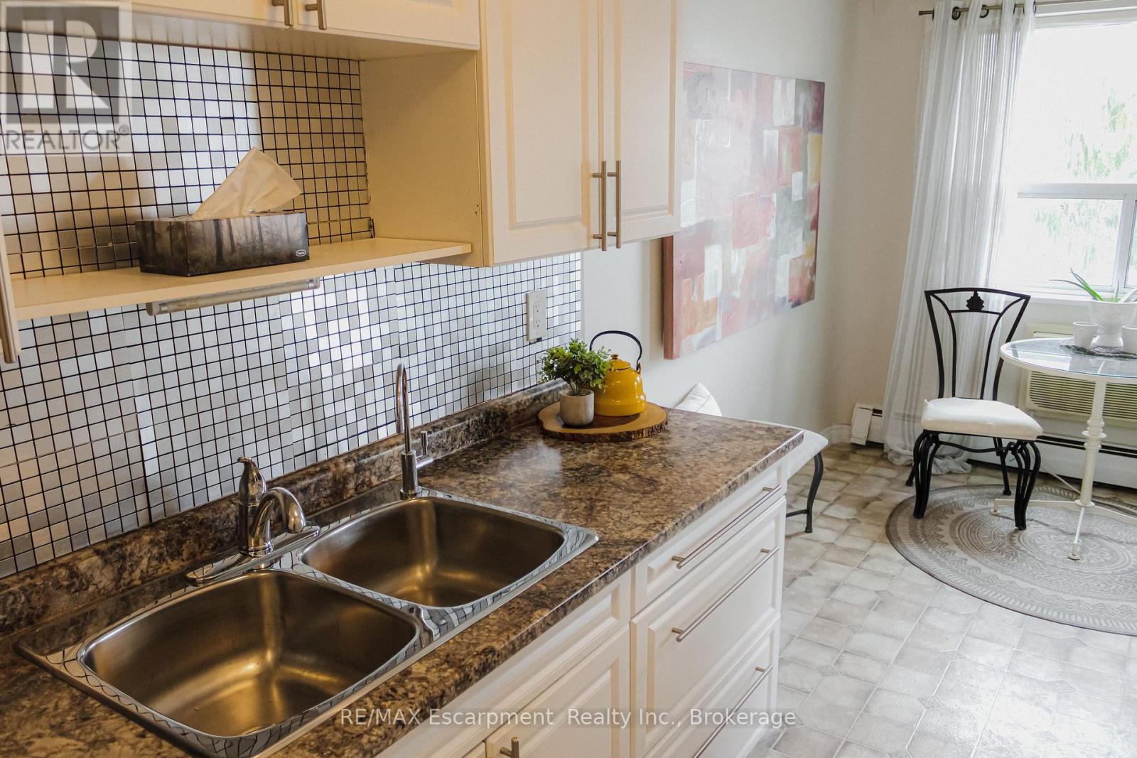 203 - 485 Thorold Road, Welland (Prince Charles), Ontario  L3C 3X1 - Photo 13 - X12893296