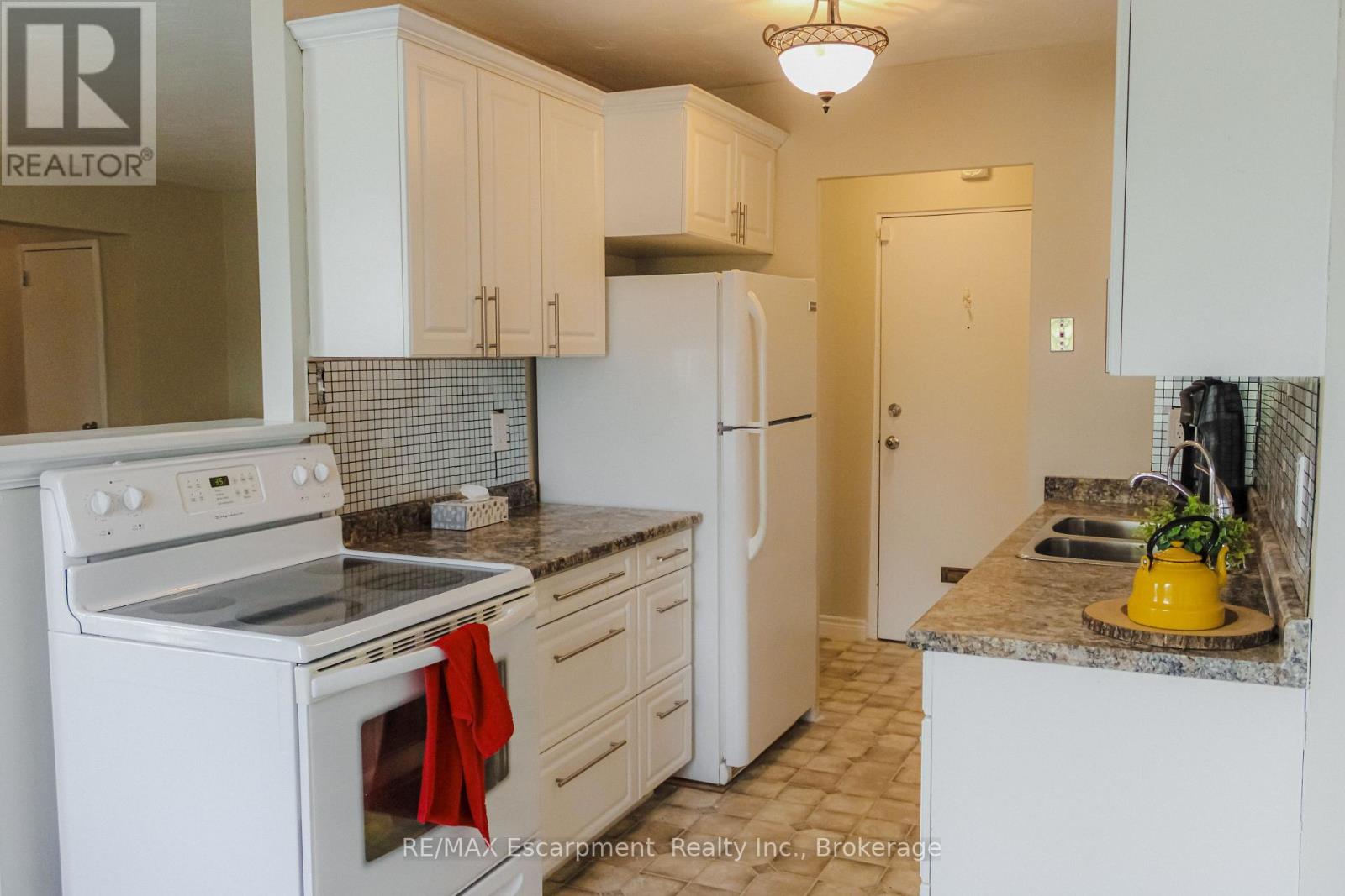 203 - 485 Thorold Road, Welland (Prince Charles), Ontario  L3C 3X1 - Photo 15 - X12893296