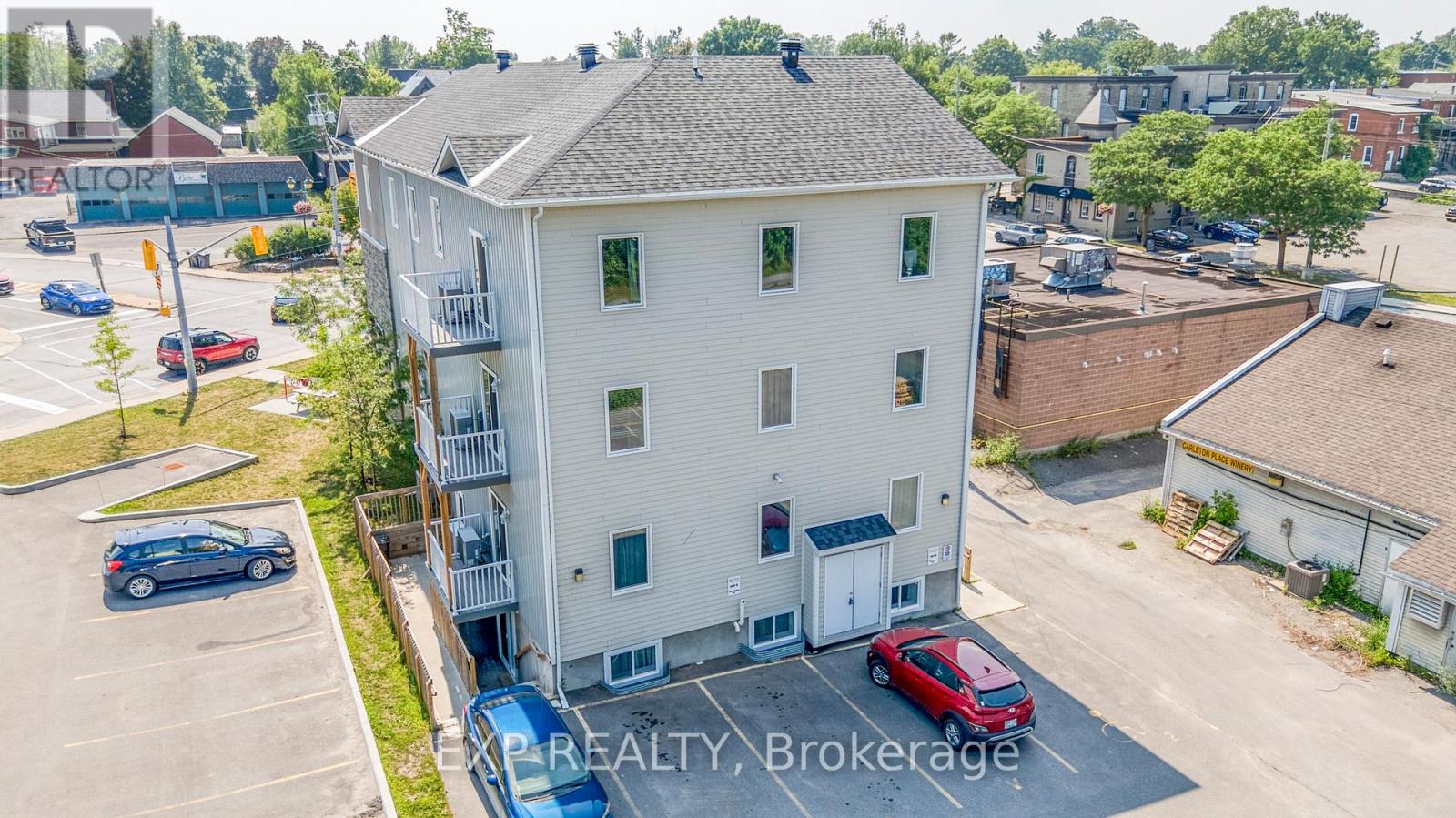 17 Moore Street, Carleton Place, Ontario  K7C 2R4 - Photo 7 - X12295393