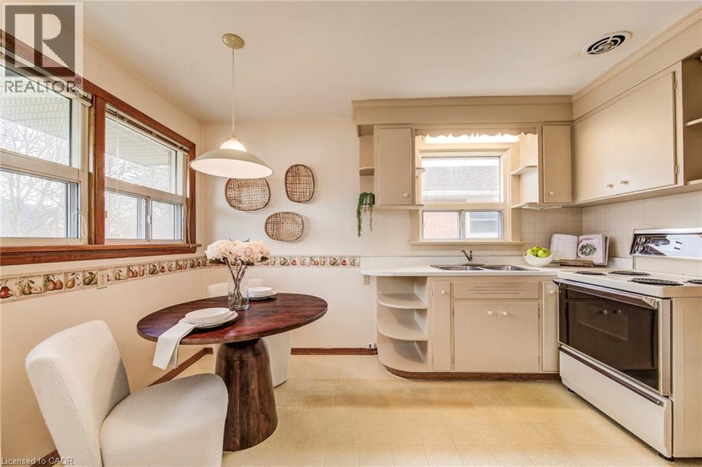 25 Dietz Avenue S, Waterloo, Ontario  N2L 2J7 - Photo 12 - 40812914