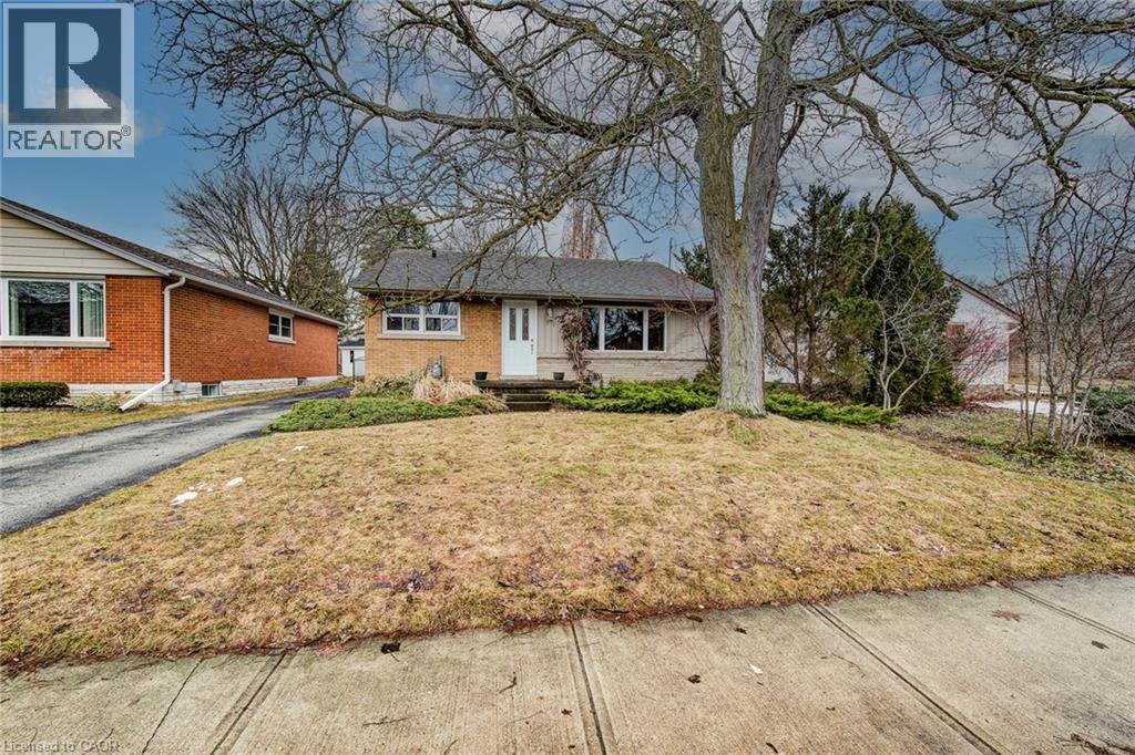 25 Dietz Avenue S, Waterloo, Ontario  N2L 2J7 - Photo 2 - 40812914