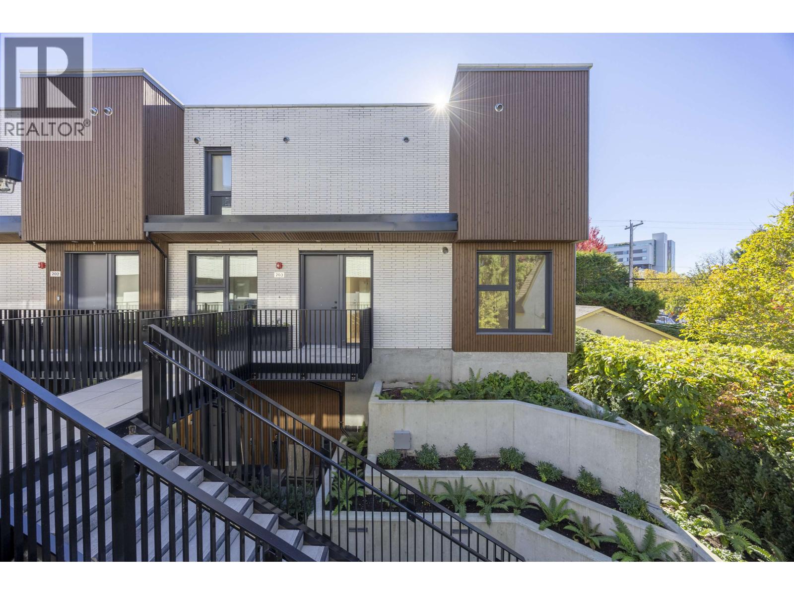 Listing Picture 2 of 8 : 203 778 W 27TH AVENUE, Vancouver / 溫哥華 - 魯藝地產 Yvonne Lu Group - MLS Medallion Club Member