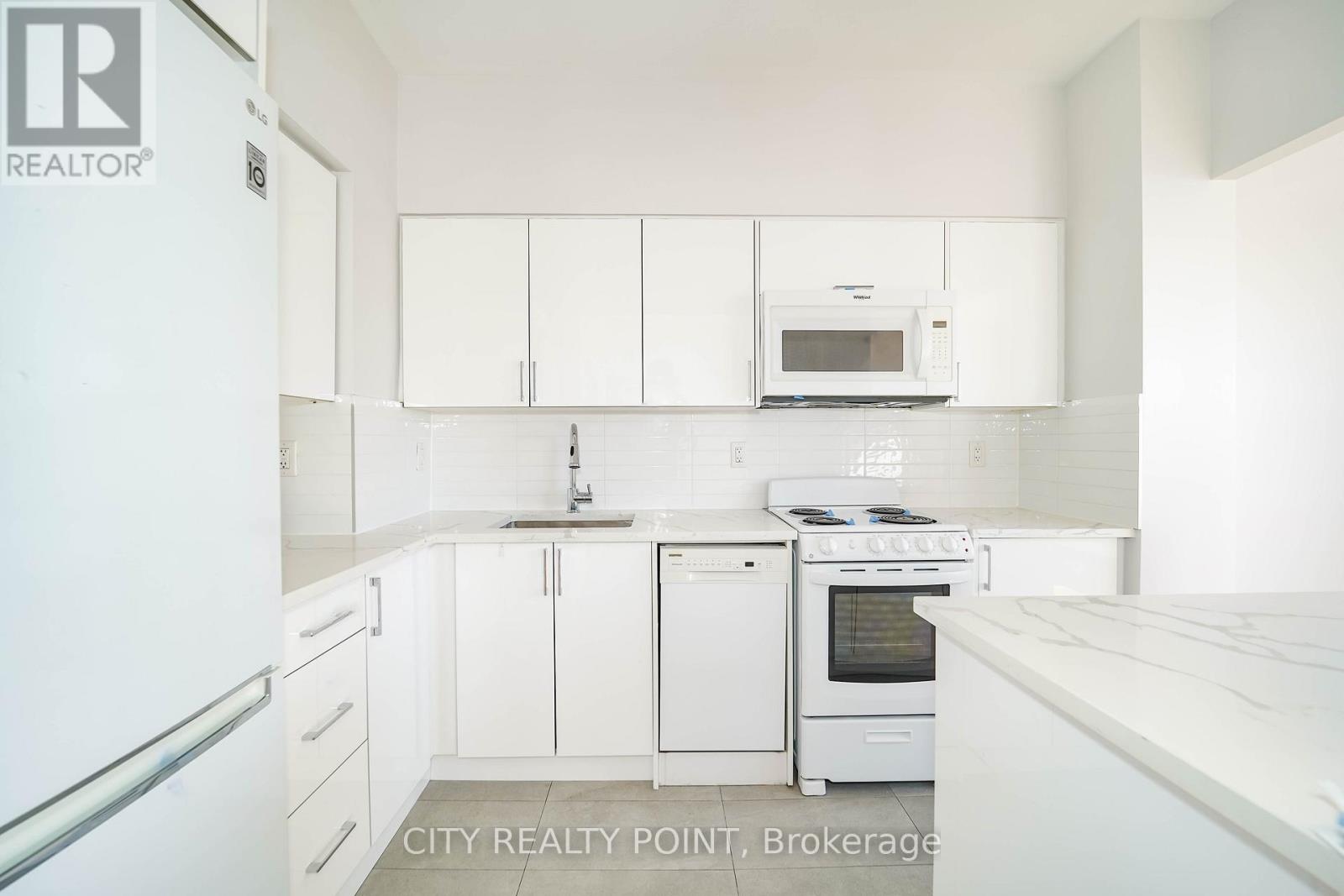 802 - 490 Eglinton Avenue E, Toronto, Ontario  M4P 1M4 - Photo 5 - C12893396