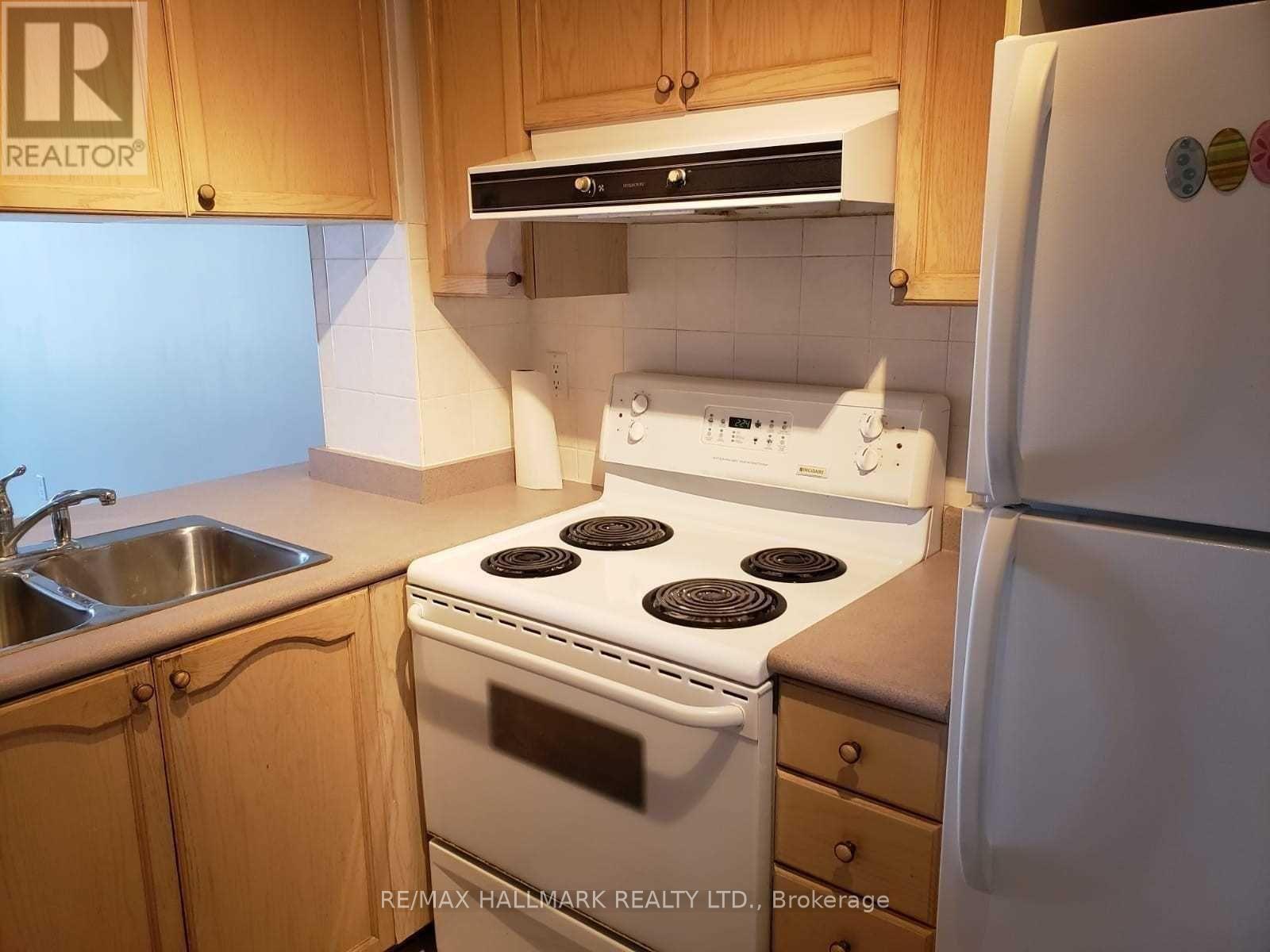 1608 - 909 Bay Street, Toronto (Bay Street Corridor), Ontario  M5S 1Z9 - Photo 11 - C12893420