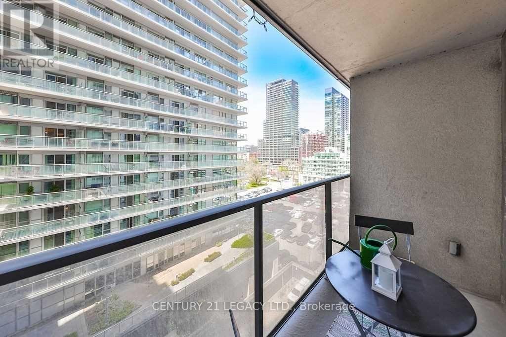 902 - 20 Blue Jays Way, Toronto, Ontario  M5V 3W6 - Photo 17 - C12893438