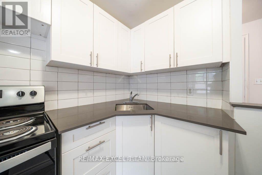 207 - 77 Erskine Avenue, Toronto, Ontario  M4P 1Y5 - Photo 5 - C12893464