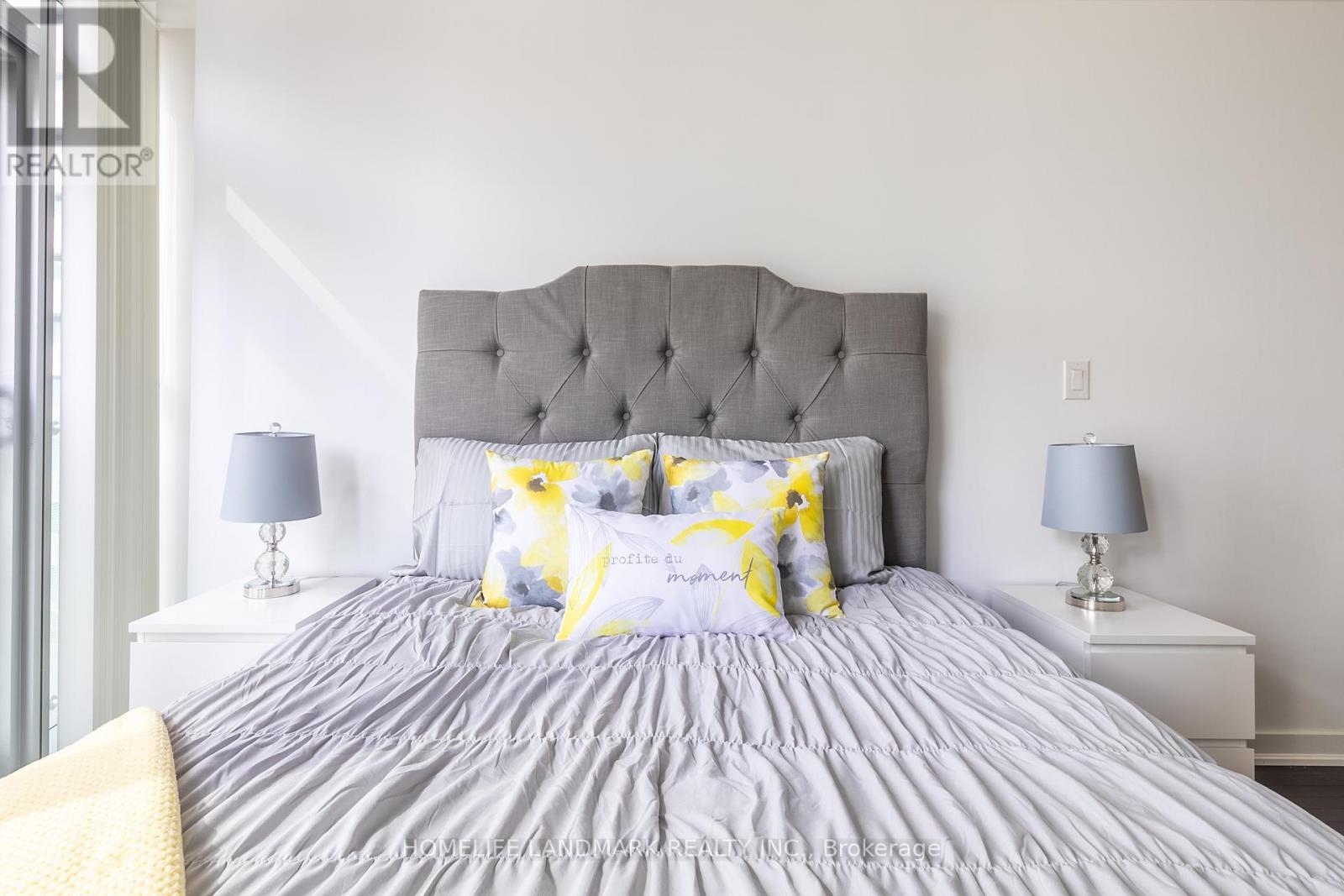 508 - 12 York Street, Toronto, Ontario  M5J 2Z2 - Photo 2 - C12893466